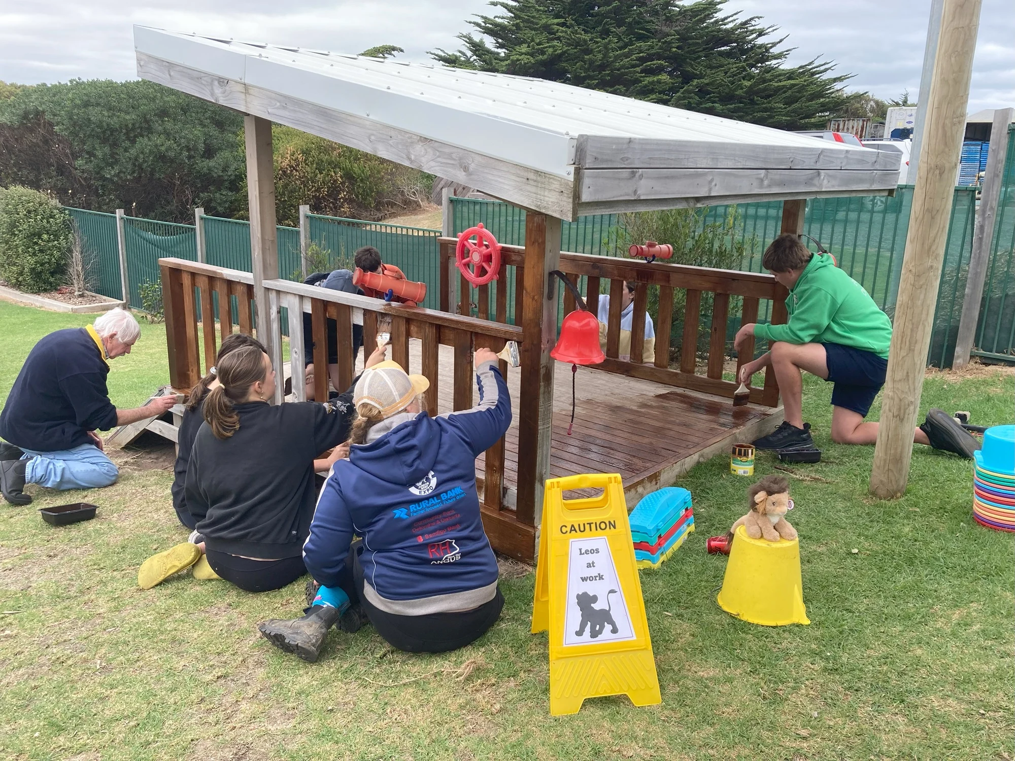 King Island Leo Club working together